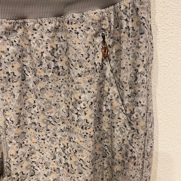Lululemon Bring Back The Track Pant Women's Size 4 Petite Fleur Athleisure - Picture 3 of 5